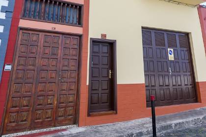 Гарачико (исп. Garachico) на Тенерифе: Наверное один из самых узких домов на Тенерифе (дом красного цвета)