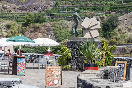 Гарачико (исп. Garachico) на Тенерифе: Смотровая площадка и бар - Эмигрант