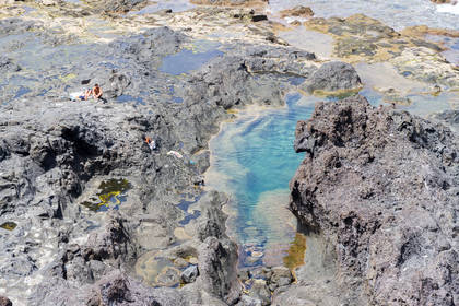Гарачико (исп. Garachico) на Тенерифе: Местные жители купаются в вулканических природных ваннах