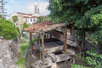 Исторический парк - Ла Пуэрта де Тьерра: старинный пресс для отжима винограда в Гарачико