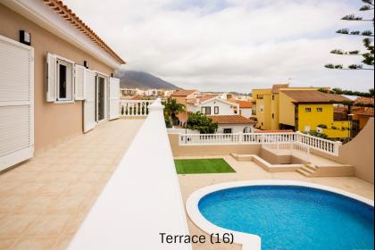 Продажа недвижимости на Тенерифе: Вилла c 4 спальнями в Адехе №01S0000148