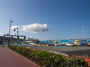 Морской порт в Лос Кристианос на Тенерифе
